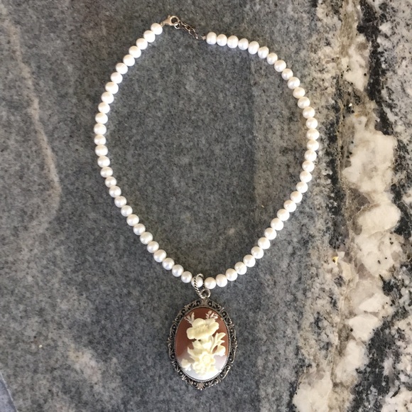 Sterling Silver White Flower Cameo - Picture 6 of 6